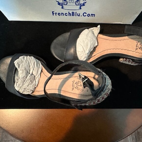 BRAND NEW FRENCHBLU BLACK AND MULTI-COLOR FABRIC BLOCK HEELS - Picture 2 of 5